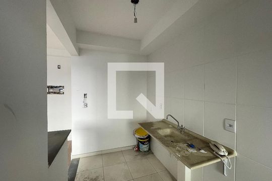 Cozinha de apartamento para alugar com 2 quartos, 48m² em Jardim do Lago, São Paulo