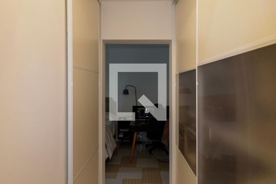 Corredor - Suíte de apartamento à venda com 2 quartos, 92m² em Itaim Bibi, São Paulo