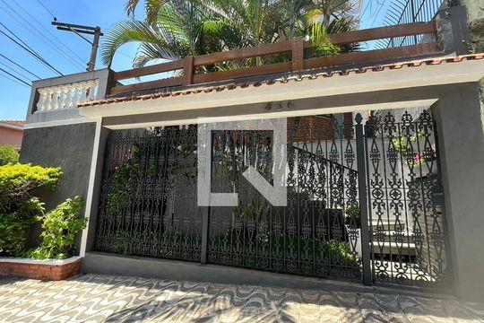 Fachada de casa à venda com 3 quartos, 195m² em Vila Gustavo, São Paulo
