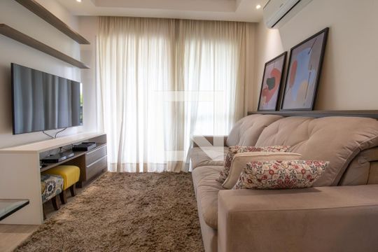 Sala de apartamento à venda com 2 quartos, 67m² em Passo da Areia, Porto Alegre