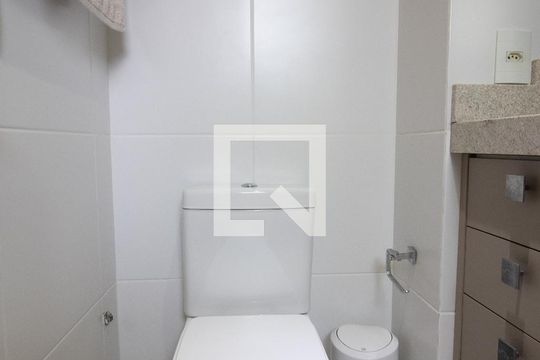 Banheiro 1 de apartamento à venda com 2 quartos, 67m² em Passo da Areia, Porto Alegre