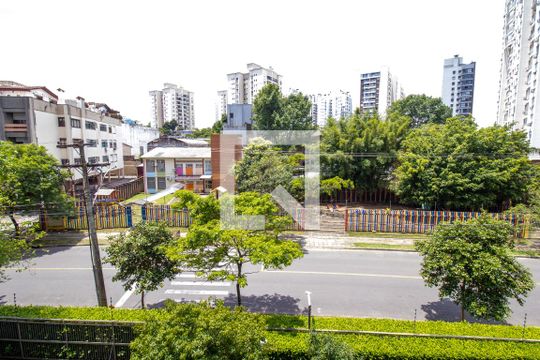 Vista Sala de apartamento à venda com 2 quartos, 67m² em Passo da Areia, Porto Alegre