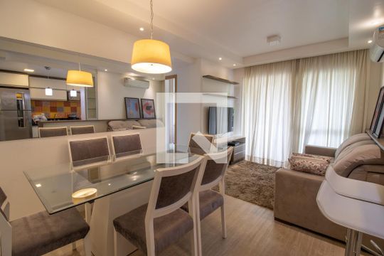 Apartamento à venda com 2 quartos, 67m² em Passo da Areia, Porto Alegre