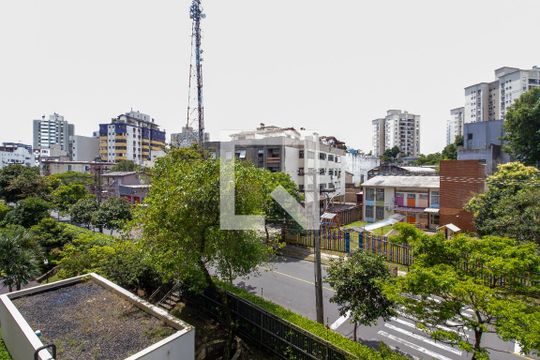 Vista Sala de apartamento à venda com 2 quartos, 67m² em Passo da Areia, Porto Alegre