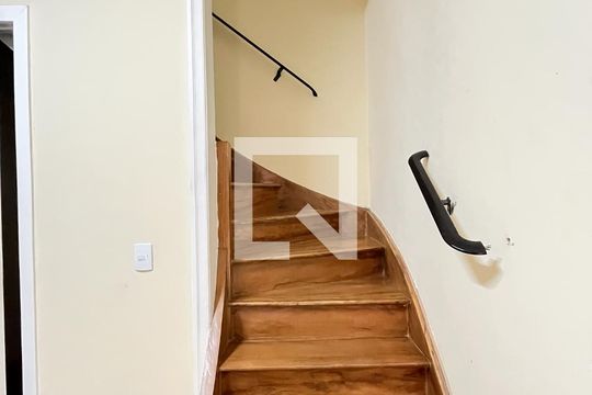 Escada de casa à venda com 3 quartos, 270m² em Vila Clementino, São Paulo
