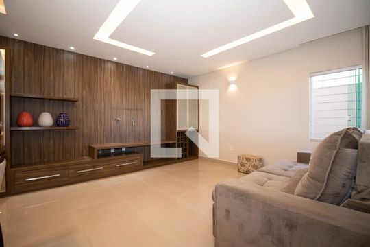 Sala de casa de condomínio à venda com 2 quartos, 200m² em Taguatinga Norte , Brasília