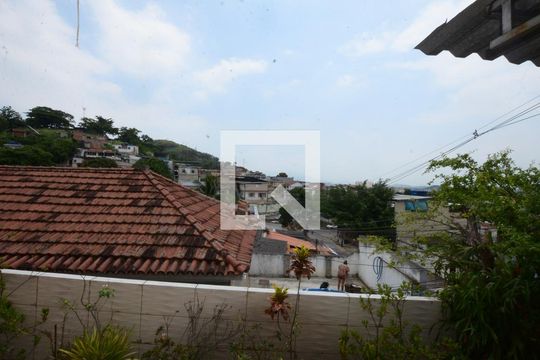 Sala de casa à venda com 3 quartos, 223m² em Irajá, Rio de Janeiro