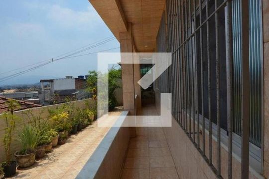 Corredor Lateral de casa à venda com 3 quartos, 223m² em Irajá, Rio de Janeiro