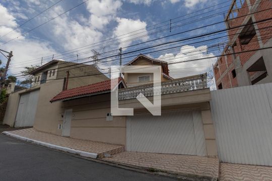 Fachada de casa para alugar com 6 quartos, 480m² em Cidade Patriarca, São Paulo