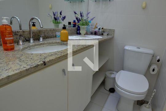 Banheiro da Suíte de apartamento para alugar com 2 quartos, 75m² em Recreio dos Bandeirantes, Rio de Janeiro