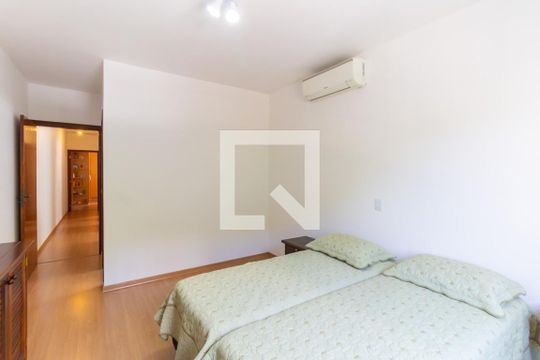 Suíte  de casa à venda com 4 quartos, 193m² em Vila Dom Pedro I, São Paulo
