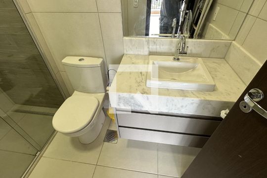 Banheiro de kitnet/studio para alugar com 1 quarto, 41m² em Setor Bueno, Goiânia