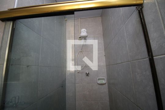 Banheiro de apartamento para alugar com 2 quartos, 40m² em Cordovil, Rio de Janeiro