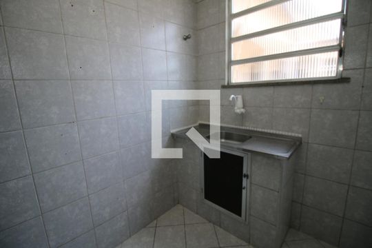 Cozinha de apartamento para alugar com 2 quartos, 40m² em Cordovil, Rio de Janeiro