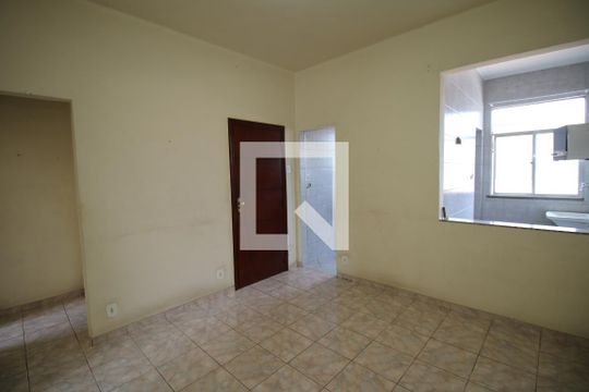 Sala de apartamento para alugar com 2 quartos, 40m² em Cordovil, Rio de Janeiro