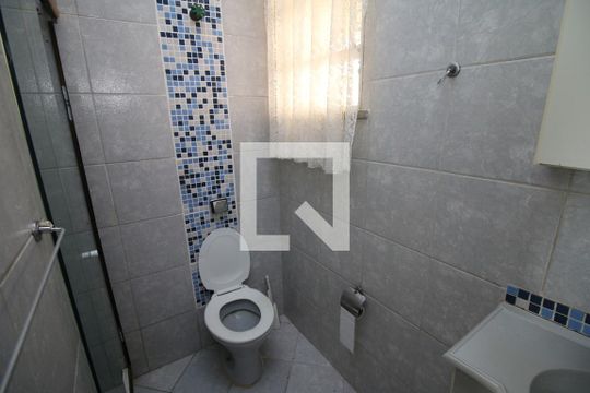 Banheiro de apartamento para alugar com 2 quartos, 40m² em Cordovil, Rio de Janeiro