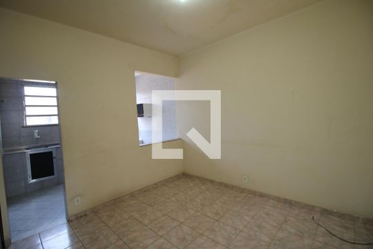 Sala de apartamento para alugar com 2 quartos, 40m² em Cordovil, Rio de Janeiro