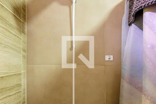 Banheiro de casa de condomínio para alugar com 1 quarto, 76m² em Espírito Santo, Porto Alegre