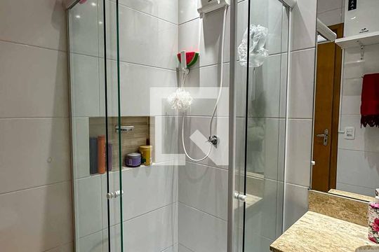 Banheiro de casa de condomínio à venda com 2 quartos, 40m² em Parada Inglesa, São Paulo