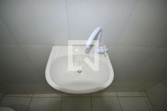 Banheiro  de kitnet/studio para alugar com 1 quarto, 30m² em Centro, Nilópolis