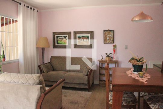 Sala do imóvel de casa à venda com 4 quartos, 150m² em Parque Continental, Guarulhos
