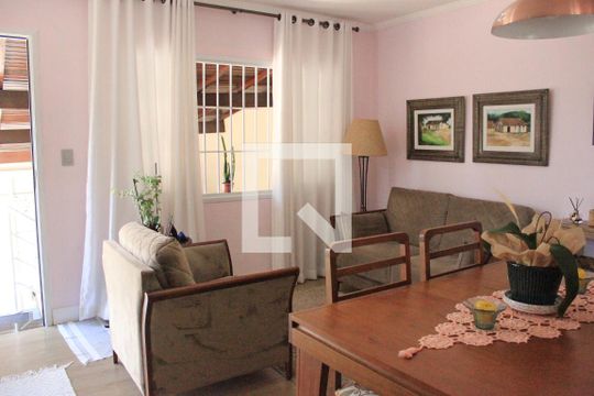 Sala do imóvel de casa à venda com 4 quartos, 150m² em Parque Continental, Guarulhos