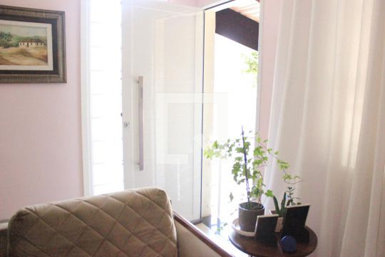 Sala do imóvel de casa à venda com 4 quartos, 150m² em Parque Continental, Guarulhos