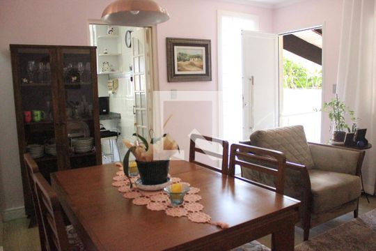 Sala do imóvel de casa à venda com 4 quartos, 150m² em Parque Continental, Guarulhos