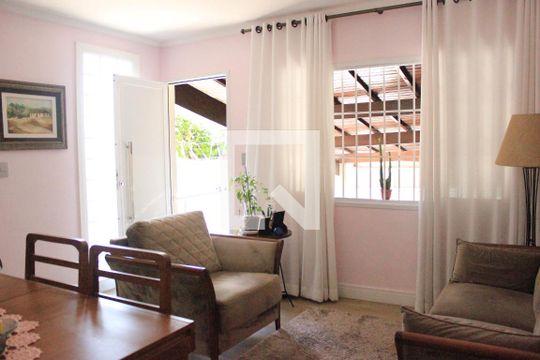 Sala do imóvel de casa à venda com 4 quartos, 150m² em Parque Continental, Guarulhos