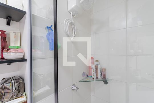 Banheiro de apartamento à venda com 2 quartos, 32m² em Parque Fongaro, São Paulo