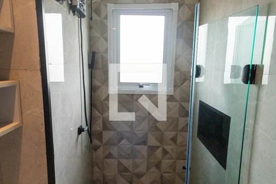 Banheiro de apartamento para alugar com 1 quarto, 32m² em Vila Penteado, São Paulo