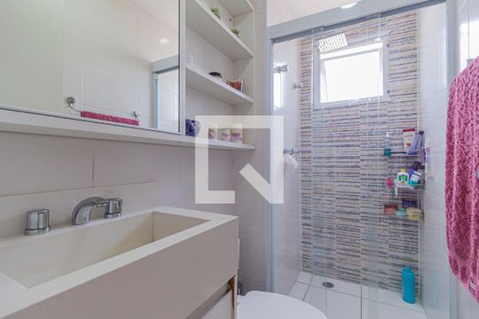 Banheiro da suíte de apartamento para alugar com 2 quartos, 60m² em Vila Osasco, Osasco