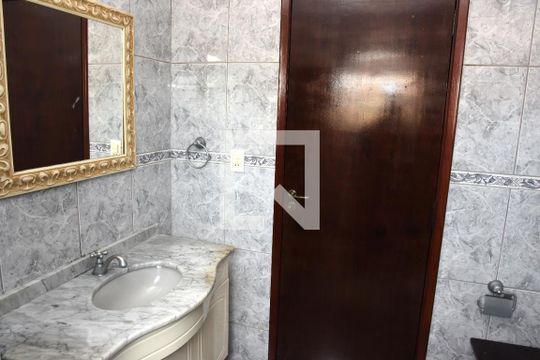 Banheiro de casa à venda com 2 quartos, 150m² em Jardim Marabá(zona Sul), São Paulo