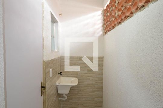 Área de Serviço de kitnet/studio para alugar com 1 quarto, 30m² em Cabral, Nilópolis