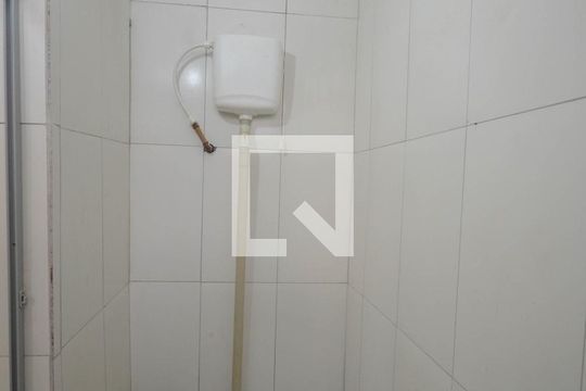 Banheiro de kitnet/studio para alugar com 1 quarto, 45m² em Cabral, Nilópolis