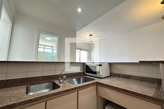 Cozinha  de apartamento para alugar com 1 quarto, 50m² em Savassi, Belo Horizonte