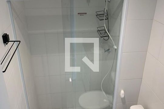 Banheiro de kitnet/studio para alugar com 1 quarto, 25m² em Butantã, São Paulo