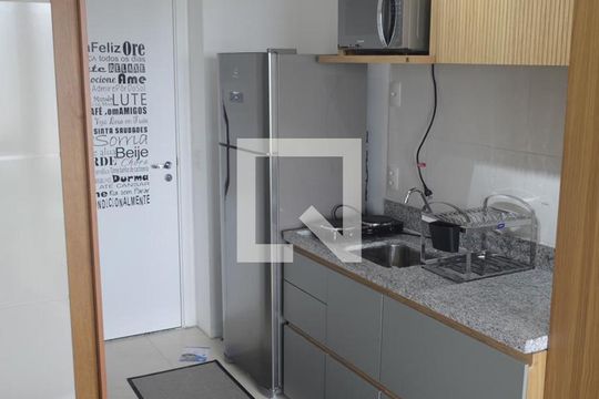 Cozinha de kitnet/studio para alugar com 1 quarto, 25m² em Butantã, São Paulo