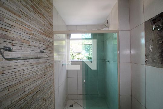 Banheiro do corredor de apartamento à venda com 2 quartos, 87m² em Anil, Rio de Janeiro