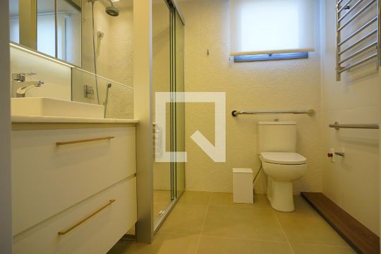 Banheiro de kitnet/studio à venda com 1 quarto, 45m² em Petrópolis, Porto Alegre
