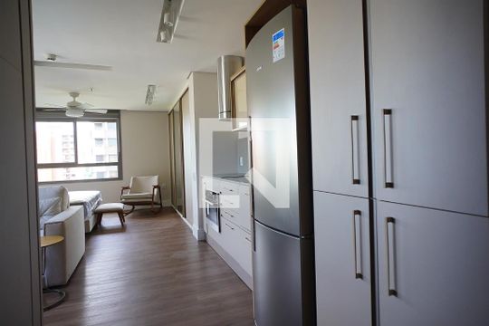Cozinha de kitnet/studio à venda com 1 quarto, 45m² em Petrópolis, Porto Alegre