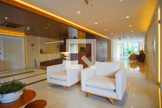 Hall de entrada de kitnet/studio à venda com 1 quarto, 45m² em Petrópolis, Porto Alegre