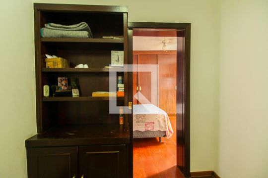 Closet da suíte de kitnet/studio para alugar com 3 quartos, 300m² em Vila Aricanduva, São Paulo