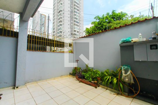Quintal de kitnet/studio à venda com 3 quartos, 300m² em Vila Aricanduva, São Paulo