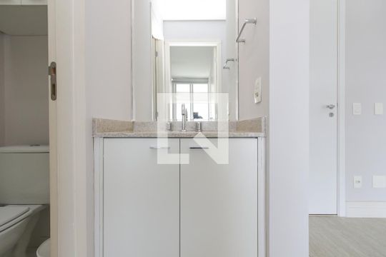 Banheiro de apartamento para alugar com 1 quarto, 47m² em Brooklin, São Paulo