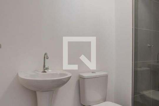 Banheiro de apartamento para alugar com 2 quartos, 40m² em Sarandi, Porto Alegre