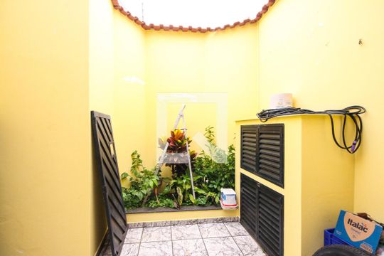 Quintal de casa à venda com 3 quartos, 280m² em Vila California, São Paulo