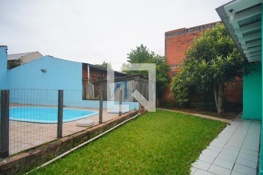 Quintal de casa à venda com 2 quartos, 140m² em Santos Dumont, São Leopoldo