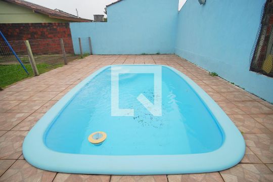 Piscina de casa à venda com 2 quartos, 140m² em Santos Dumont, São Leopoldo