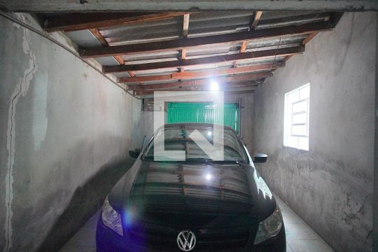 Garagem de casa à venda com 2 quartos, 140m² em Santos Dumont, São Leopoldo